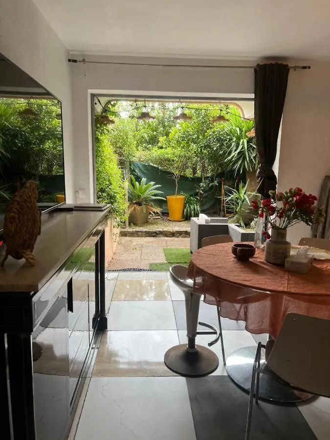 Apartment Appartement Boheme Avec Jardin Prive , Saint-Tropez Centre France